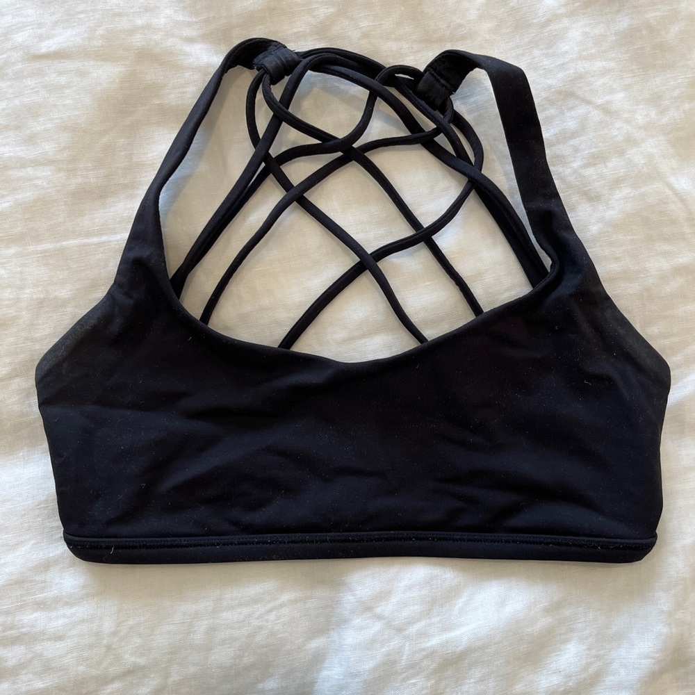 Black Lululemon free to be bra size 4